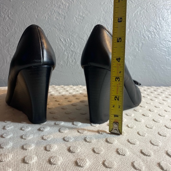 VINCE CAMUTO Black Wedge with Bow Toe - Picture 5 of 16